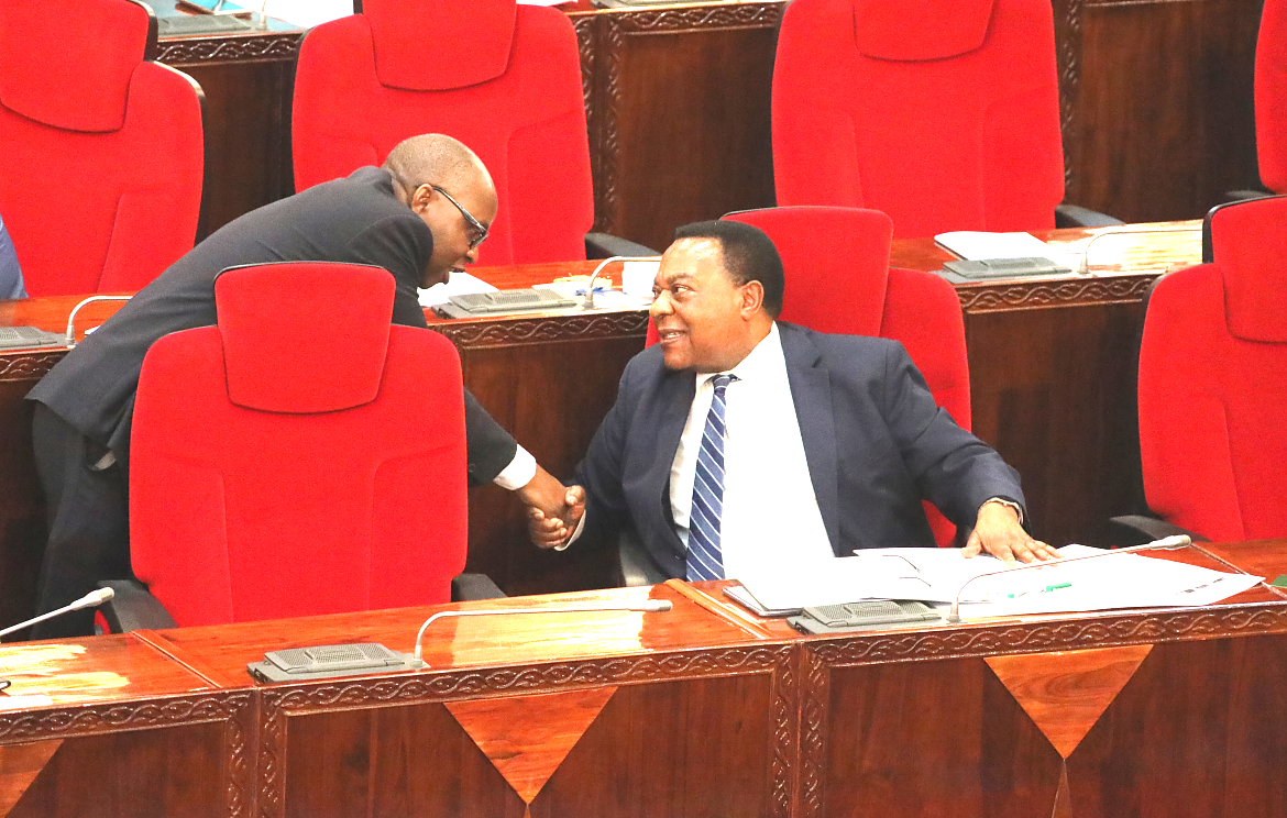 Waziri wa Mambo ya Nje na Ushirikiano wa Afrika Mashariki, Dkt. Augustine Mahiga akimpongeza Naibu Waziri, Mhe. Damas Ndumbaro mara baada ya kumaliza kujibu Maswali Bungeni.