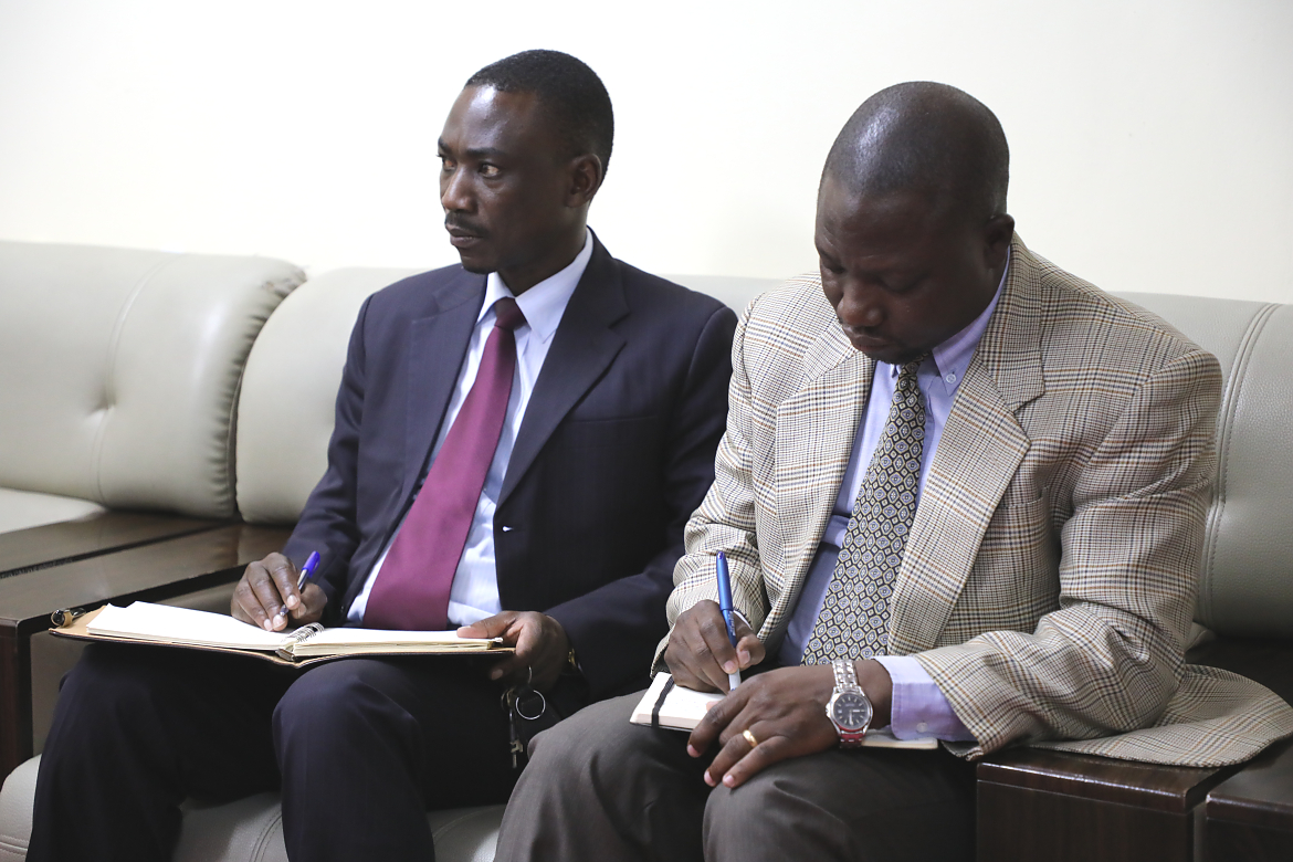 Katibu wa Waziri Bw. Magabilo Murobi (wa kwanza kushoto), pamoja na Kaimu Mkurugenzi Idara ya Afrika Bw. Wilbroad Kayombo wakifuatilia kwa makini mazungumzo kati ya Dkt. Mahiga na Balozi Abouelwafa (hawapo pichani).