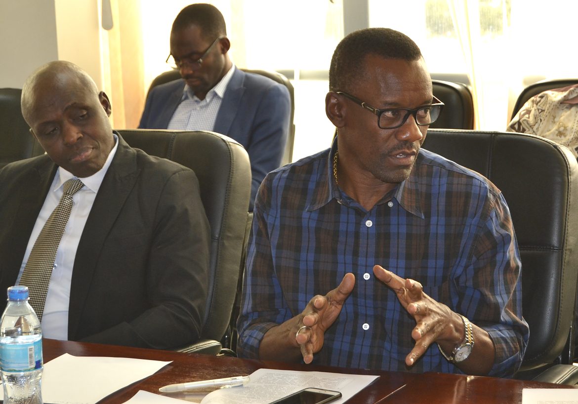 Mkurugenzi wa Ushirikiano wa Kimataifa, Balozi Celestine Mushy akichangia jambo wakati wa kikao