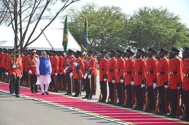 Serikali ya India imeahidi kuipatia Tanzania msaada wa Dola za Marekani milioni 500 kwa ajili ya utekelezaji wa miradi mbalimbali ya kipaumbele ili kuunga mkono juhudi za Serikali ya awamu ya tano ya kuifanya Tanzania kuwa nchi ya viwanda ifikapo mwaka 20