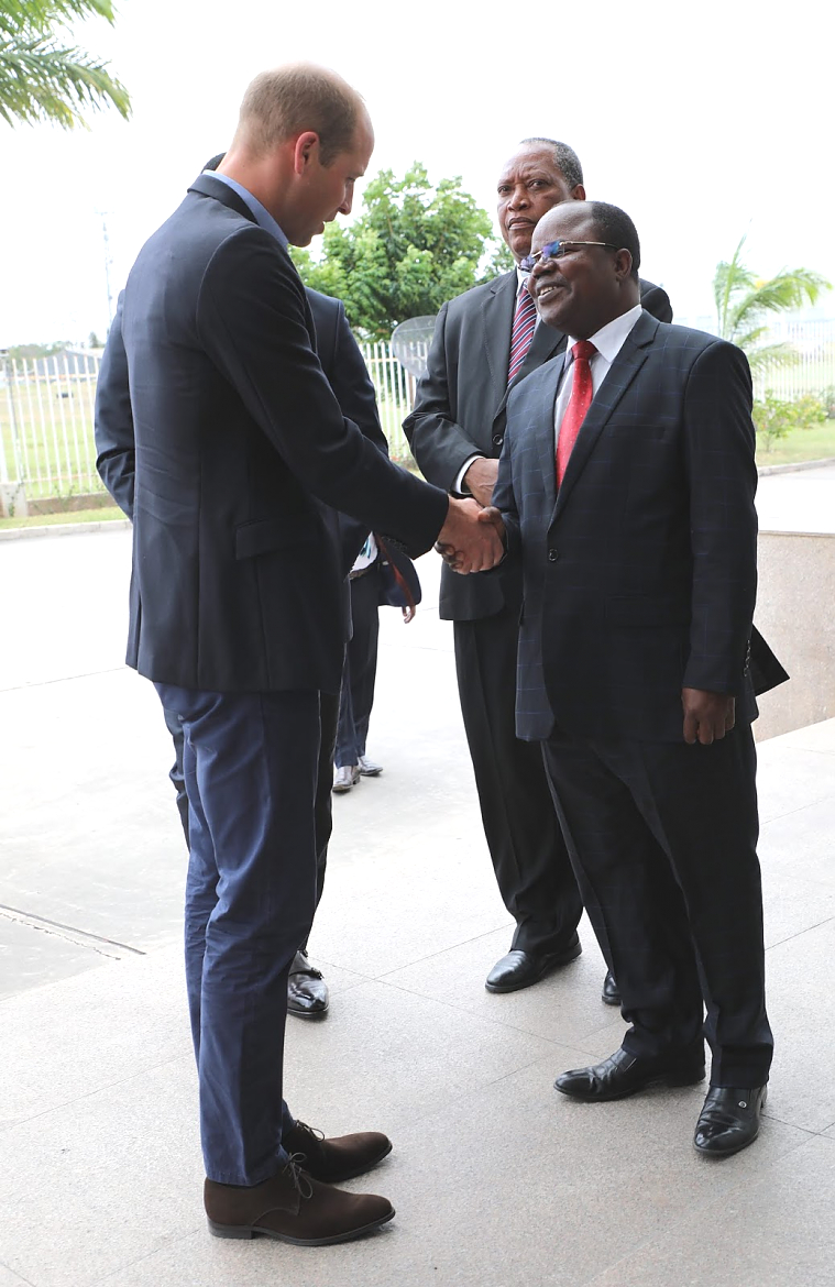 Kaimu Mkurugenzi wa Idara ya Amerika na Ulaya kutoka Wizara ya Mambo ya Nje na Ushirikiano wa Afrika Mashariki,  Bw. Jestas Nyamanga naye akisalimia na